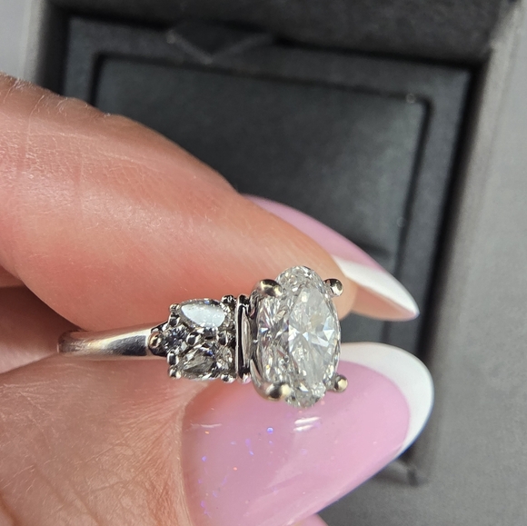 $5559 Vera Wang Love Collection 1ctTW Oval Diamond Tri-sides 14K White Gold Ring - Picture 8 of 14